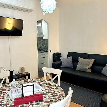 Apartment Carrer D'Olesa Barcelona Eksteriør billede