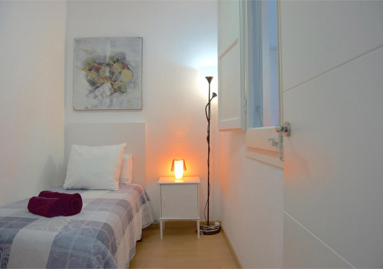 Apartment Carrer D'Olesa Barcelona Eksteriør billede