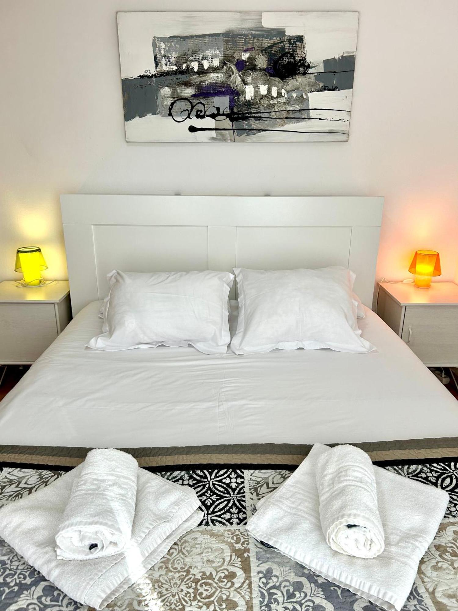 Apartment Carrer D'Olesa Barcelona Eksteriør billede
