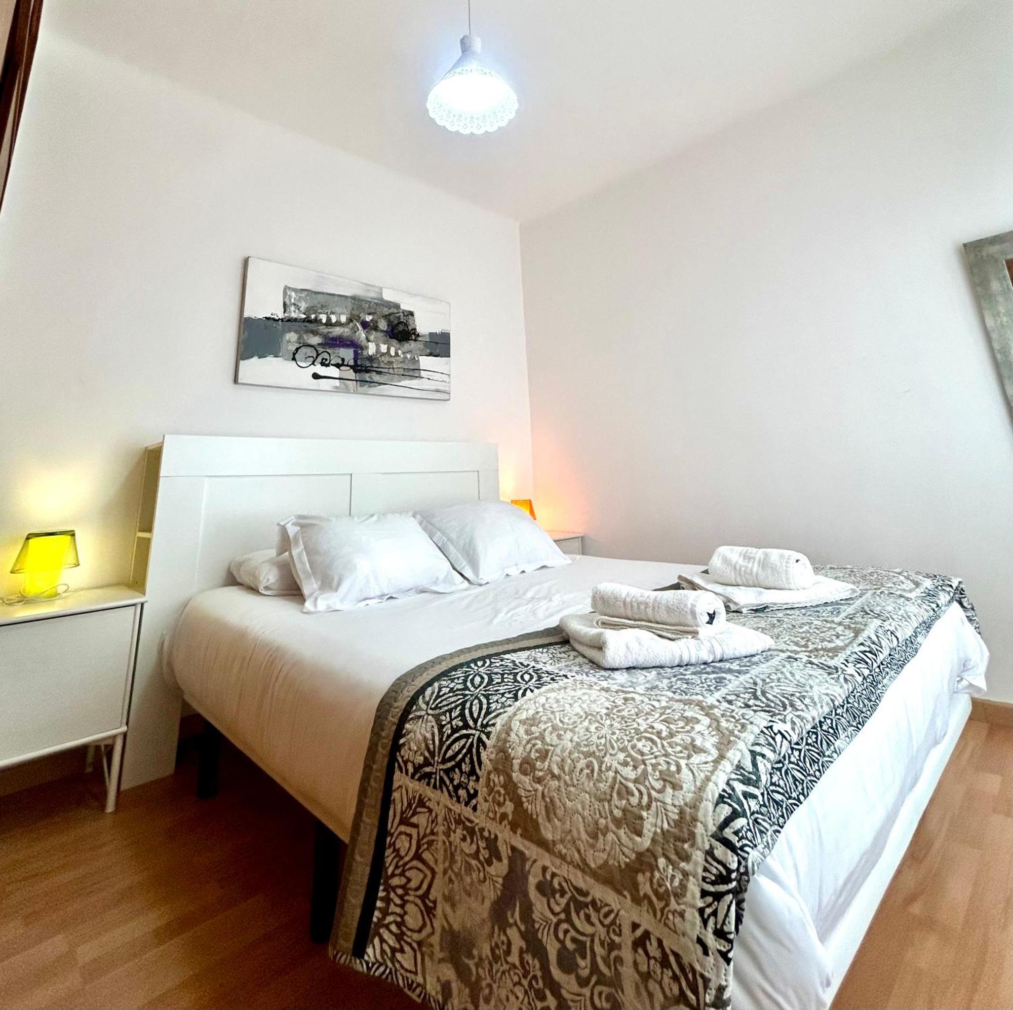 Apartment Carrer D'Olesa Barcelona Eksteriør billede