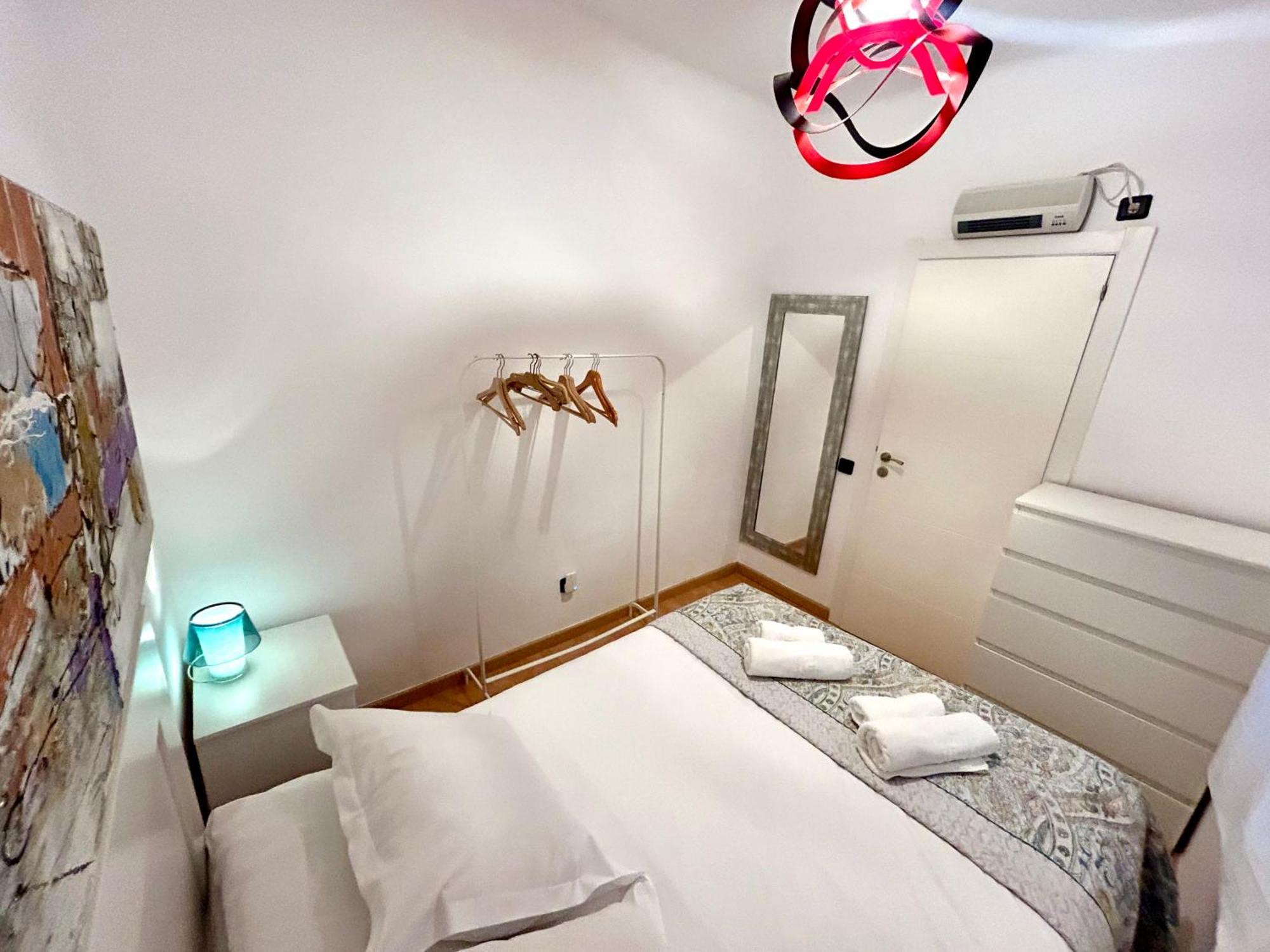 Apartment Carrer D'Olesa Barcelona Eksteriør billede
