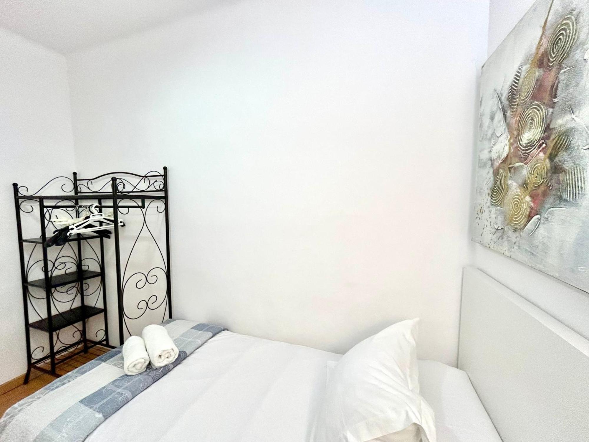 Apartment Carrer D'Olesa Barcelona Eksteriør billede