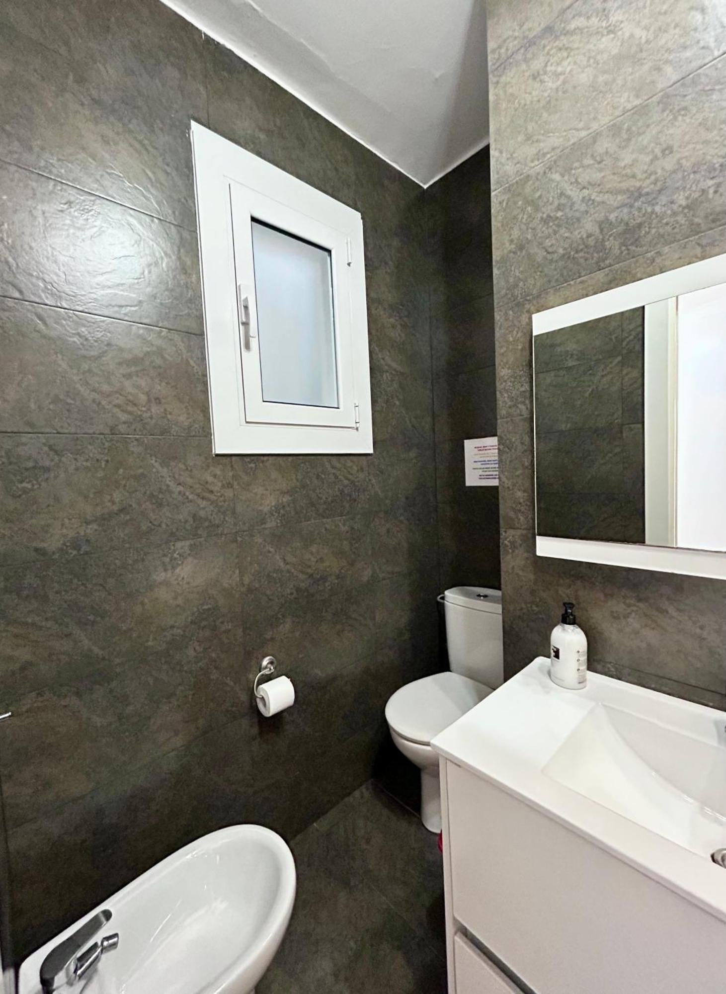 Apartment Carrer D'Olesa Barcelona Eksteriør billede